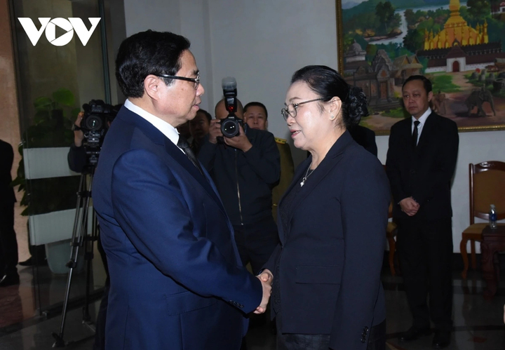 Thủ tướng và Đại sứ đặc mệnh toàn quyền nước Cộng hòa Dân chủ Nhân dân Lào tại Việt Nam Khamphao Ernthavanh.