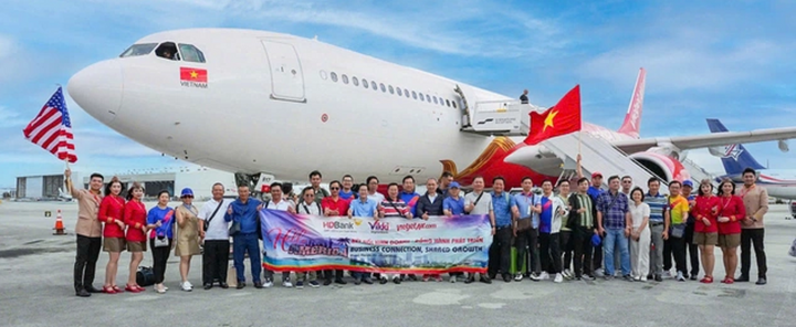 Chuyến bay chở gần 200 doanh nghiệp Việt đã hạ cánh ở Mỹ, mở đầu chuỗi hoạt động kết nối, tìm hiểu cơ hội và thúc đẩy hợp tác thương mại đầu tư...