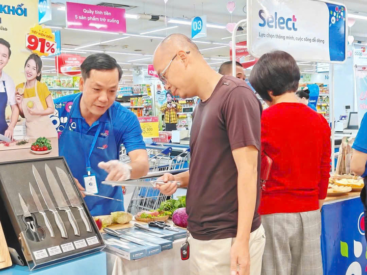 Chương trình tích tem đổi quà thu hút khách hàng.