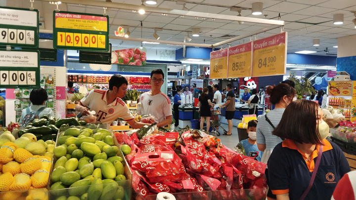 CO.OPMART, CO.OPXTRA giảm giá đến 50% các mặt hàng thực phẩm tươi sống.
