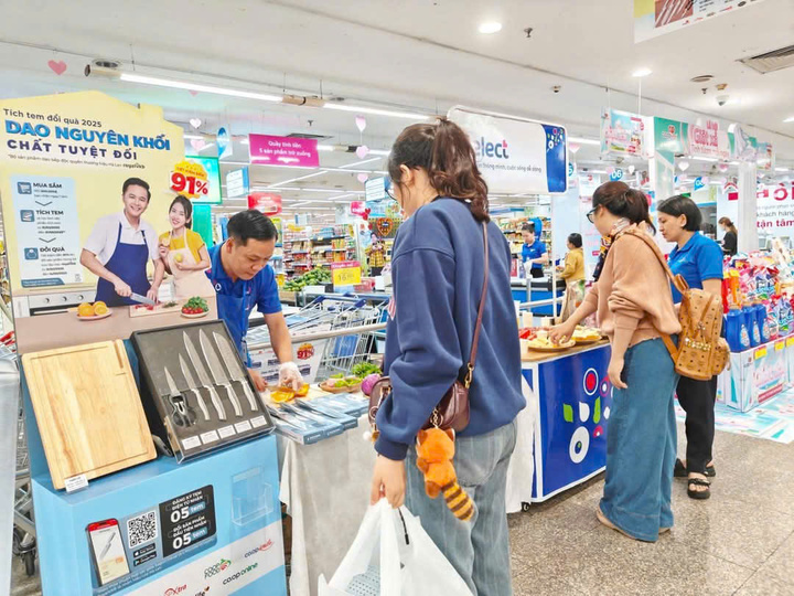 Khách hàng tăng mua sắm để nhanh chóng sở hữu bộ dao độc quyền từ Hà Lan.