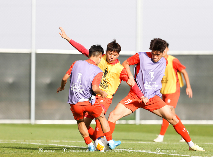U17 Việt Nam tập luyện tại Ả Rập Xê-út. (Ảnh: VFF)