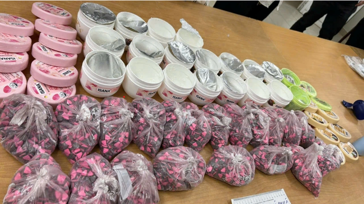 Số lượng ma túy khủng được nguy trang trong các hộp kẹo