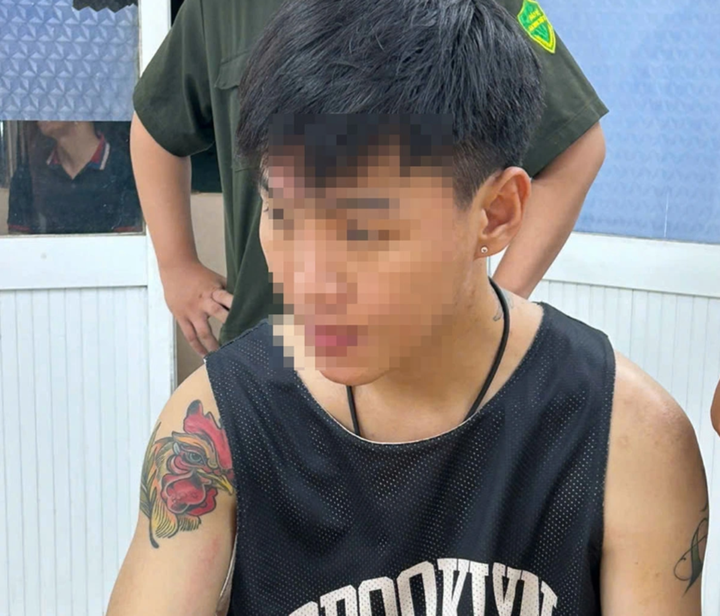 Đoàn Vũ Anh Hoàng tại cơ quan công an