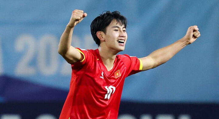 Trần Gia Bảo tỏa sáng trong màu áo U17 Việt Nam.