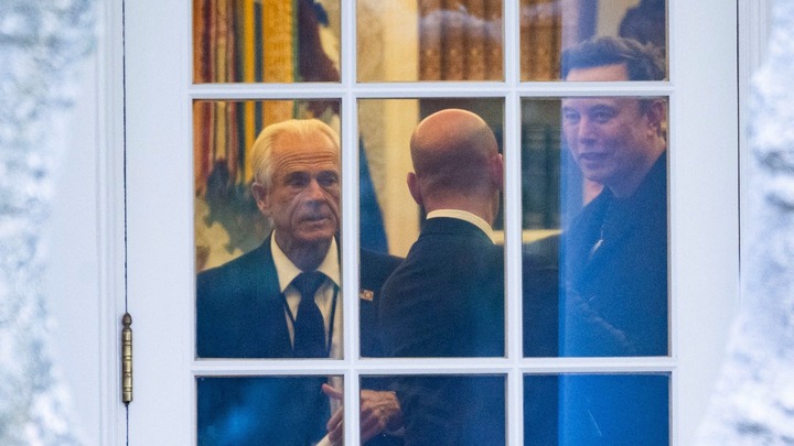 Hai cố vấn ông Trump thể hiện công khai quan điểm khác biệt.