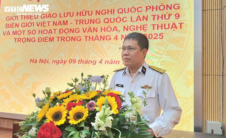 Đại diện Quân chủng Hải quân thông tin tại họp báo.