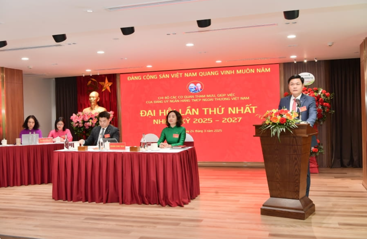 Ông Nguyễn Danh Phương - Ủy viên Ban Thường vụ Đảng ủy chuyên trách công tác Đảng, Bí thư Chi bộ nhiệm kỳ 2022-2025 - phát biểu khai mạc Đại hội.