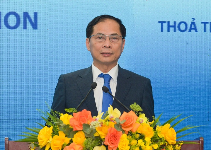 Phó Thủ tướng, Bộ trưởng Bộ Ngoại giao Bùi Thanh Sơn khẳng định, hợp tác giữa Petrovietnam và Petronas trong việc khai thác tài nguyên là mẫu mực trên tinh thần tôn trọng, hiểu biết lẫn nhau và cùng có lợi giữa hai quốc gia.