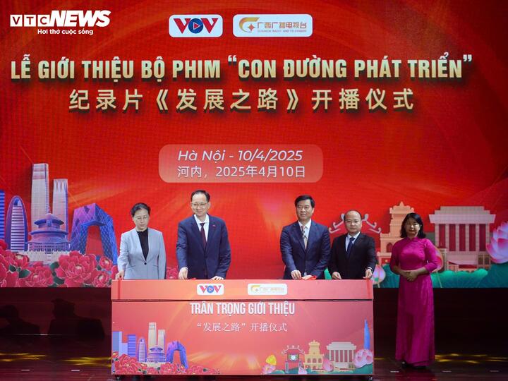 “Con đường phát triển” - bộ phim tài liệu chào mừng 75 năm thiết lập quan hệ ngoại giao Việt Nam - Trung Quốc chính thức ra mắt. (Ảnh: Đắc Huy)