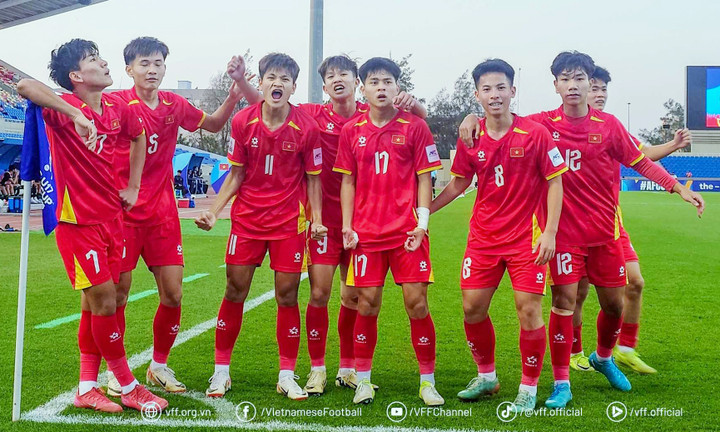 U17 Việt Nam nắm lợi thế. (Ảnh: VFF)