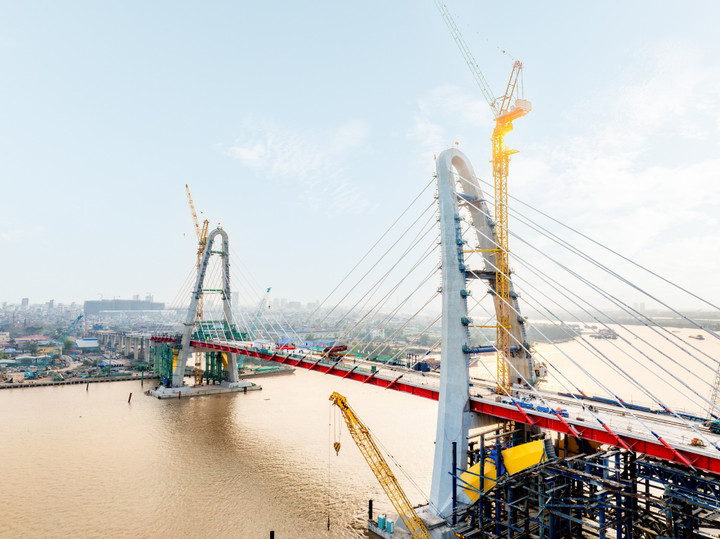 Cầu Hoàng Gia đã hợp long và sẽ thông xe vào tháng 7/2025, sớm hơn 1 tháng so với dự kiến