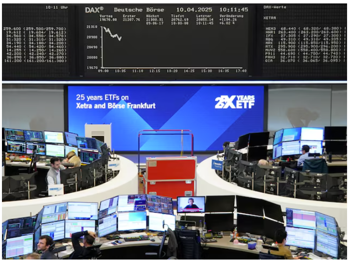 Biểu đồ chỉ số giá cổ phiếu Đức DAX được chụp tại sàn giao dịch chứng khoán ở Frankfurt, Đức, ngày 10/4. (Ảnh: Reuters)