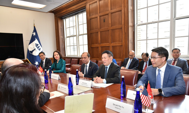 Phó Thủ tướng Chính phủ Hồ Đức Phớc làm việc với Bộ trưởng Tài chính Scott Bessent.