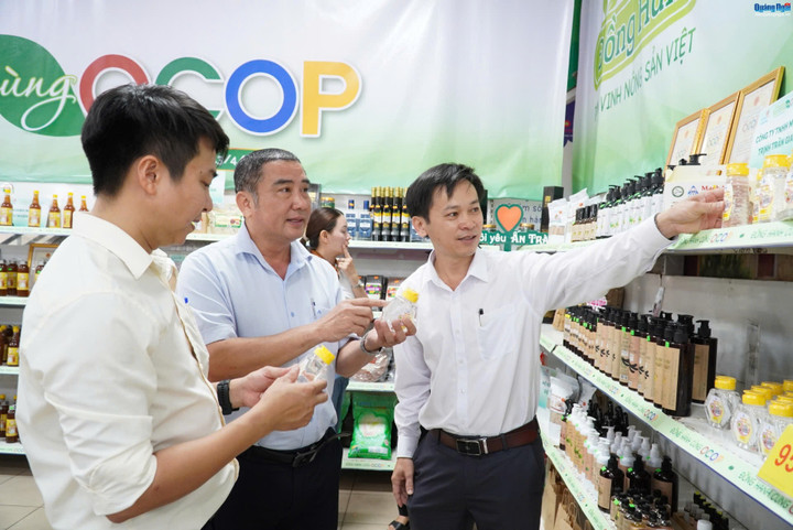 Nhiều Co.opmart tổ chức sự kiện lễ hội hàng OCOP.