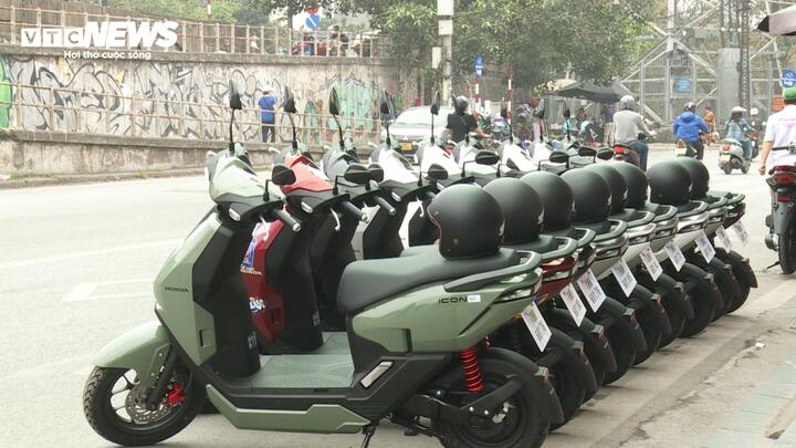 ICON e: sử dụng pin Lithium-ion dung lượng 30,6 Ah, cho tầm hoạt động lên tới 50km mỗi lần sạc.