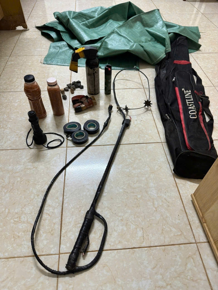 Các tang vật gây án.