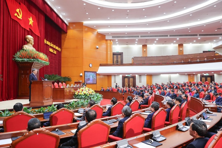 Tổng Bí thư Tô Lâm phát biểu tại phiên bế mạc Hội nghị Trung ương 11 khóa XIII. (Ảnh: VGP)