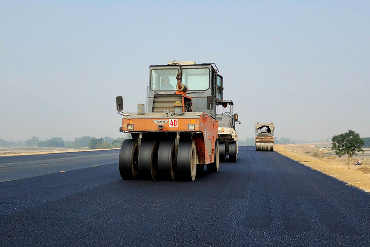 Dự án Bãi Vọt - Hàm Nghi, các nhà thầu đang gấp rút hoàn thành các công đoạn cuối cùng. (Ảnh: T.L)