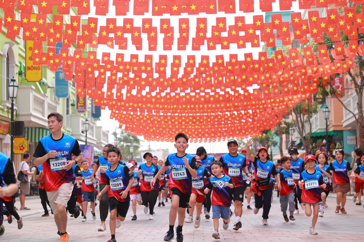 Giải chạy Edurun 2025, thu hút tới 5.000 giáo viên, học sinh và phụ huynh. (Nguồn: Vingroup)