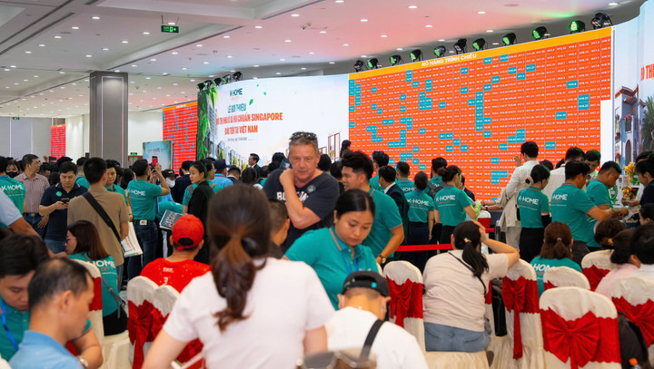 Trong khuôn khổ sự kiện, 698 khách hàng đã đăng ký tư vấn thành công, thể hiện sức hút mạnh mẽ cũng như niềm tin mà đông đảo khách hàng dành cho K-Home New City.