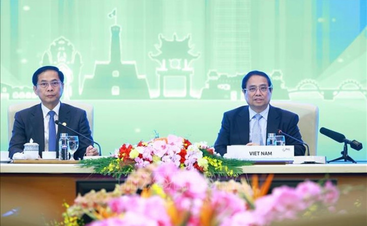 Thủ tướng Phạm Minh Chính chủ trì Phiên thảo luận cấp cao "Chuyển đổi xanh bền vững, lấy con người làm trung tâm". (Ảnh: Dương Giang/TTXVN)