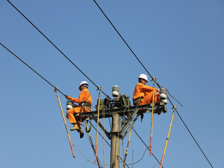 Tăng cường kiểm tra, rà soát, bảo dưỡng lưới điện trước mùa nắng nóng 2025.