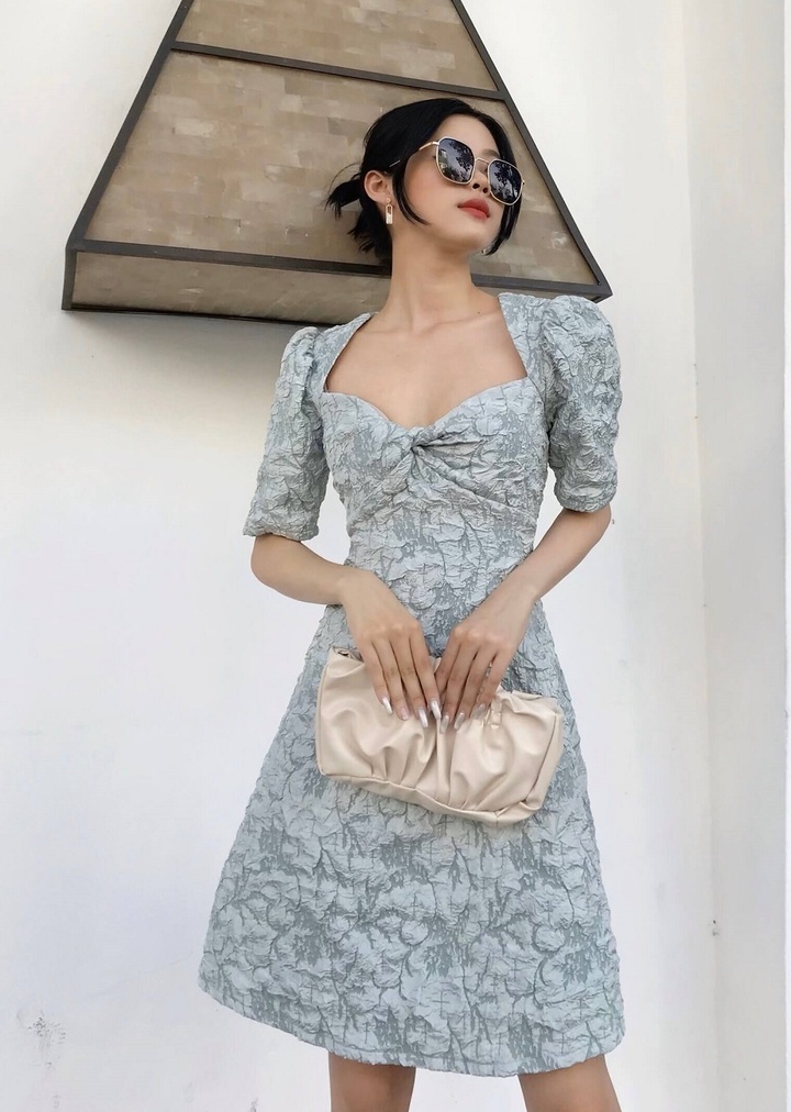 Váy chữ A phù hợp với mọi phong cách thời trang.