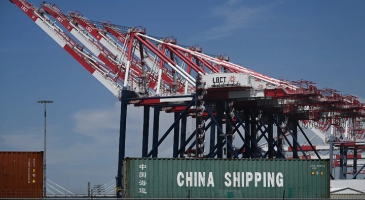 Mỹ áp mức thuế lên tới 245% với hàng hóa Trung Quốc (Ảnh: Reuters)