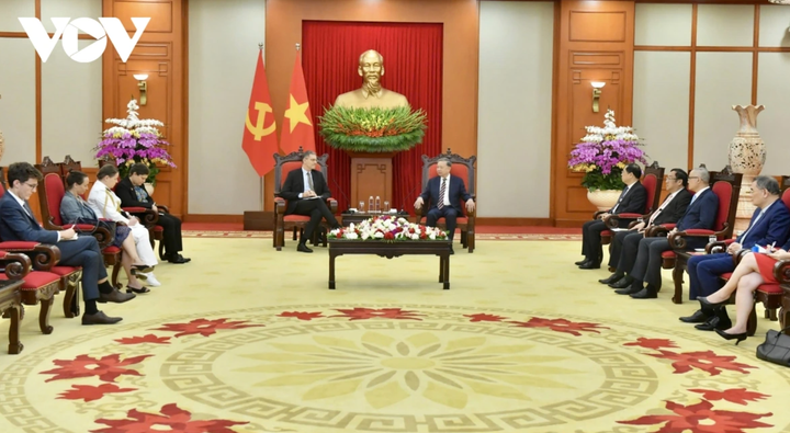 Tổng Bí thư Tô Lâm tiếp ông Olivier Brochet.