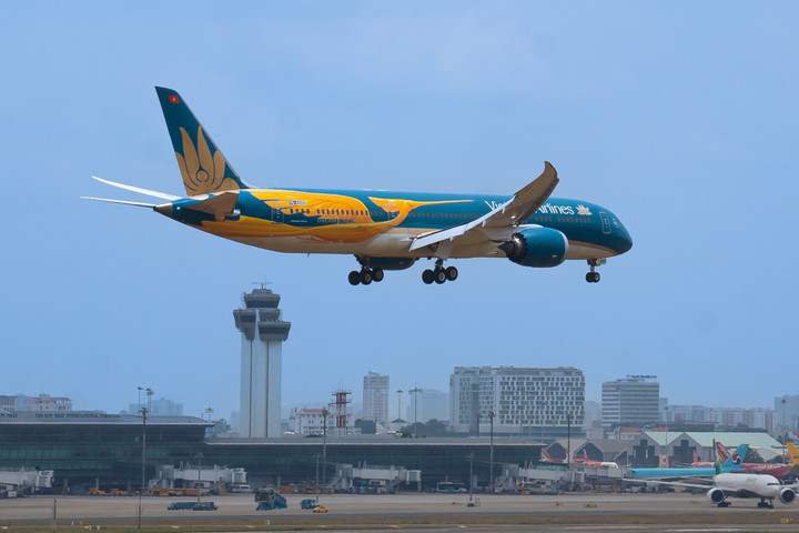 Vietnam Airlines ra mắt máy bay có diện mạo đặc biệt chào mừng 30 năm thành lập - 4