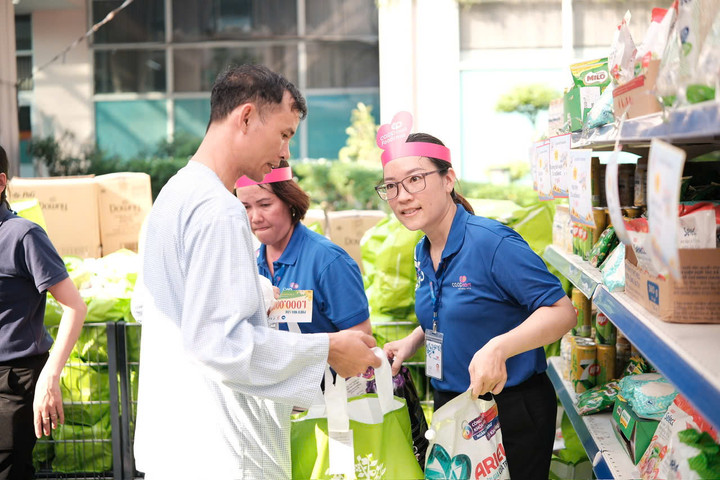 Saigon Co.op tổ chức siêu thị 0 đồng cho những hoàn cảnh khó khăn.