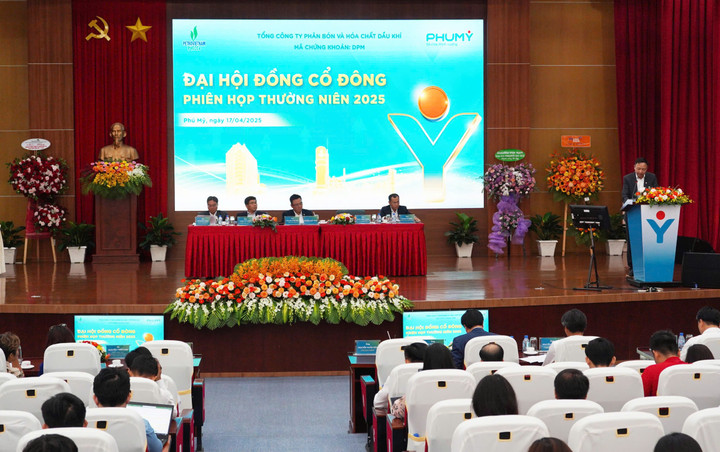 Toàn cảnh phiên họp.