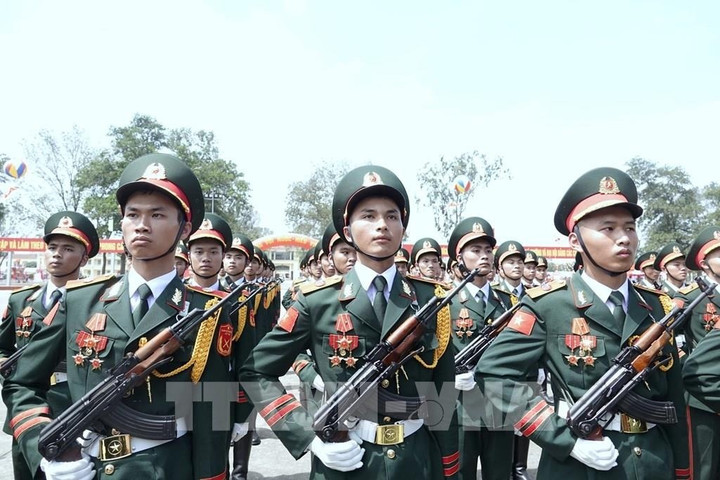 Các quân nhân trong khối duyệt binh. (Ảnh: TTXVN)