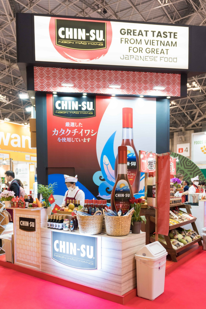 Chin-Su cá cơm biển đông tại Foodex Nhật Bản.
