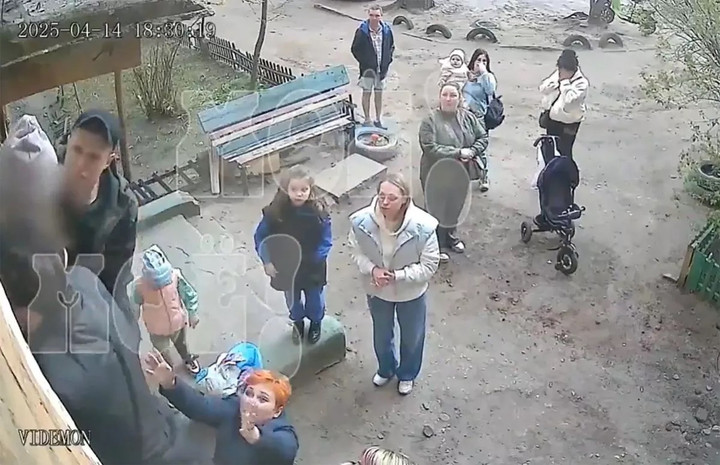 Bé Luka được hàng xóm giải cứu vào ngày 14/4. (Ảnh: E2W )