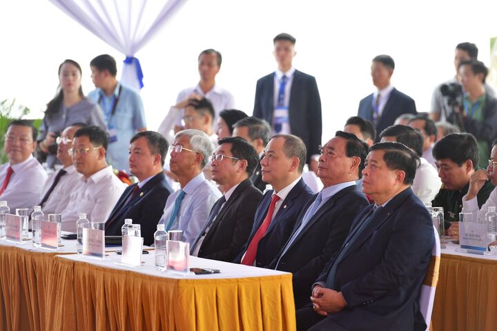Lãnh đạo và nguyên lãnh đạo cấp cao Đảng, Nhà nước, Chính phủ và TP.HCM tham dự sự kiện.