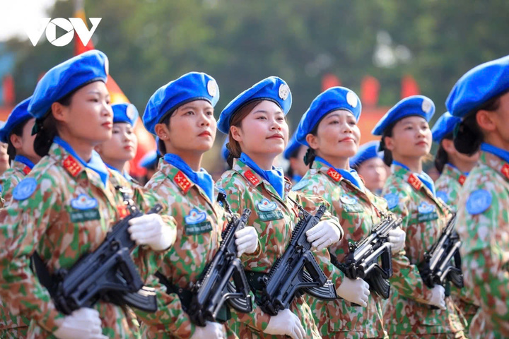 Các lực lượng quyết tâm cao tập luyện trong điều kiện thời tiết nắng nóng, khắc nghiệt.