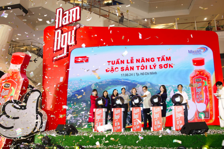 Sự đồng hành của Nam Ngư cùng bà con nông dân góp phần nâng tầm giá trị đặc sản tỏi Lý Sơn.