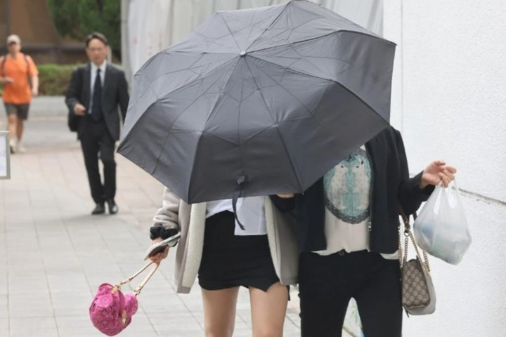 Lý Tư Huyên xuất hiện tại Tòa án Sha Tin. (Ảnh: SCMP)