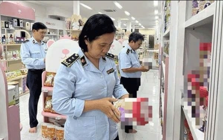 Lực lượng quản lý thị trường Cần Thơ kiểm tra hàng hóa. (Ảnh minh hoạ)