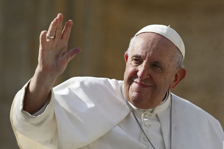 Đức Giáo hoàng Prancis sinh ngày 17/12/1936 tại Buenos Aires, Argentina. Tên khai sinh của ông là Jorge Mario Bergoglio, đã được bầu làm Giáo hoàng thứ 266 của Giáo hội Công giáo Roma vào ngày 13/3/2013, kế nhiệm Giáo hoàng Benedict XVI.