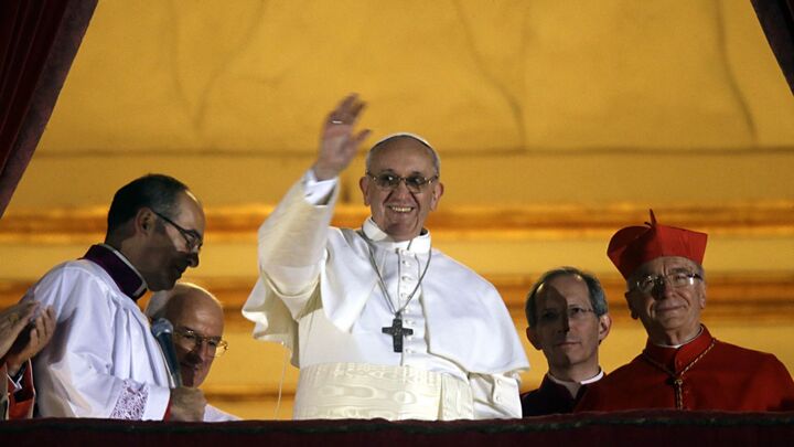 Vatican đã bắt đầu tổ chức tang lễ theo truyền thống nghiêm cẩn, đồng thời phản ánh lối sống giản dị và khiêm nhường của Giáo hoàng.