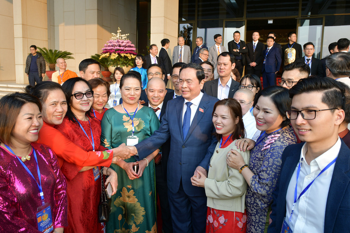 Chủ tịch Quốc hội Trần Thanh Mẫn và các đại biểu Kiều bào về dự Xuân quê hương.