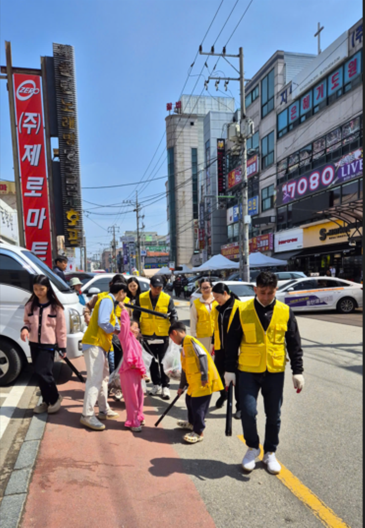 Hoạt động làm sạch môi trường nhận được sự hưởng ứng của cả người dân Hàn Quốc