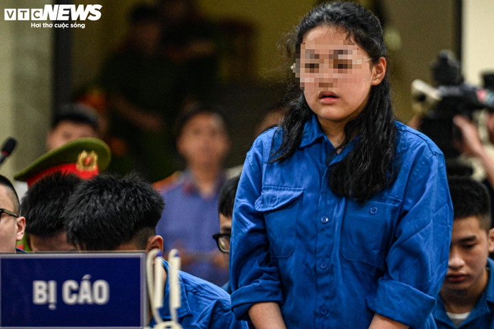 Bị cáo Nguyễn Hồng Nhung tại toà.
