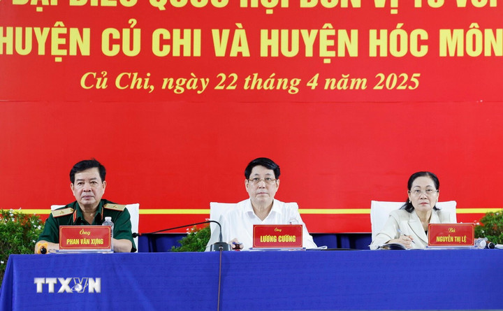 Chủ tịch nước Lương Cường dự Hội nghị tiếp xúc cử tri các huyện Củ Chi và Hóc Môn trước Kỳ họp thứ chín, Quốc hội khóa XV. (Ảnh: Lâm Khánh/TTXVN)