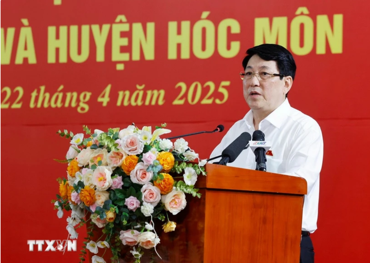 Chủ tịch nước Lương Cường dự Hội nghị tiếp xúc cử tri các huyện Củ Chi và Hóc Môn trước Kỳ họp thứ chín, Quốc hội khóa XV. (Ảnh: Lâm Khánh/TTXVN)