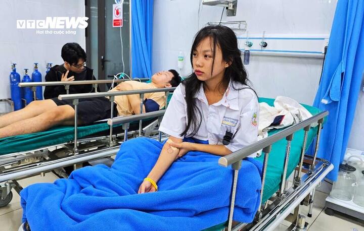 Em Nguyễn Thị Ngọc Hà, lớp 11A4, trường THPT Trần Phú kể lại giây phút xảy ra vụ tai nạn.