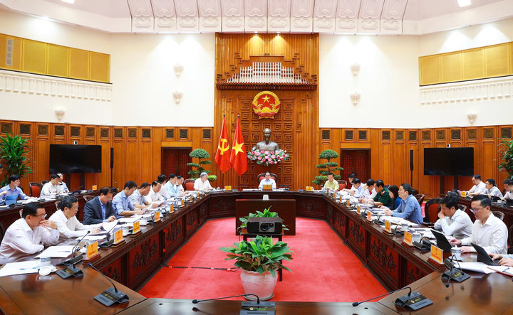 Thủ tướng Phạm Minh Chính chủ trì họp Thường trực Chính phủ với các bộ, ngành, cơ quan liên quan về chuẩn bị đàm phán, thúc đẩy quan hệ thương mại cân bằng, ổn định, bền vững với Hoa Kỳ. (Ảnh: VGP/Nhật Bắc)